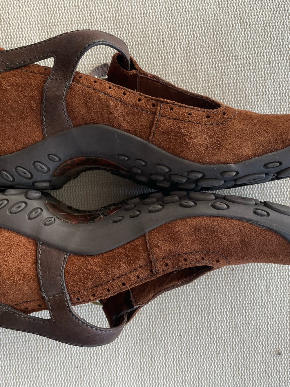 Merrell Plaza Mary Jane T-Strap Dark Spice Suede
Shoe - Picture 4 of 10